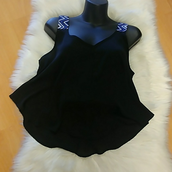 3/$25.-Bella D Crop Top - Picture 6 of 8